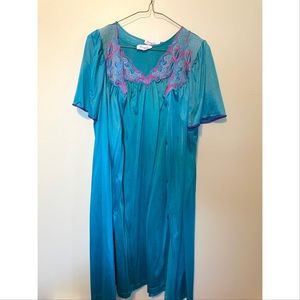Vintage Vanity Fair turquoise Robe & night gown set